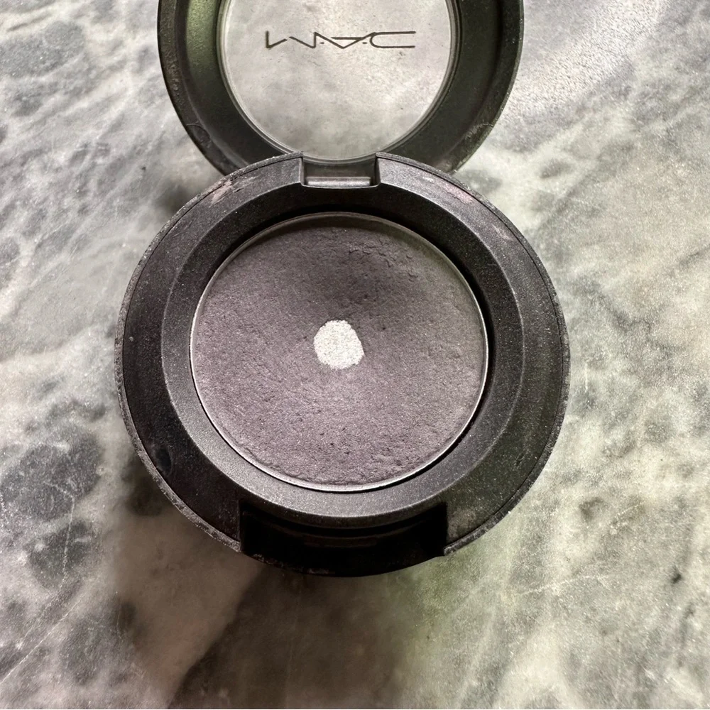 Mac Cosmetics‎ Satin Eyeshadow Scene